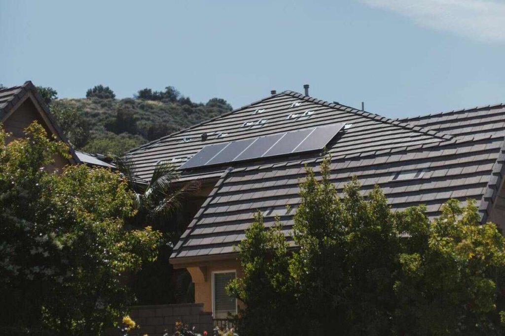 panneau toit chauffe-eau solaire