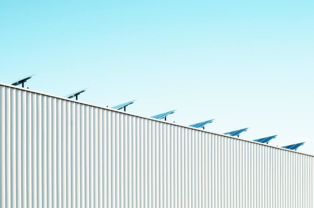 panneaux solaires en kit sur toit
