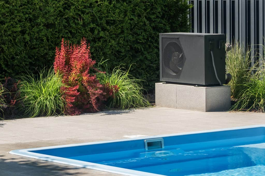 Pompe à chaleur Buderus chauffant une piscine